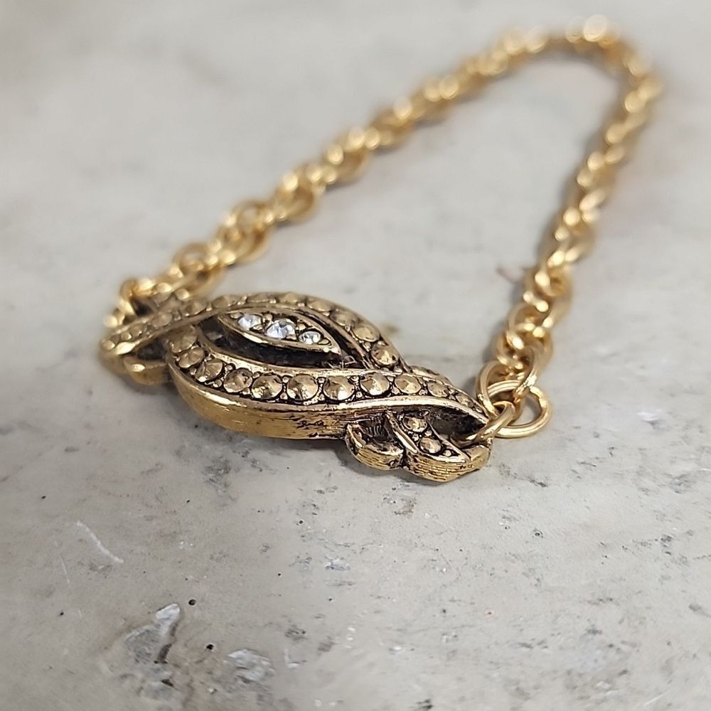 Vintage 90's AVON Gold tone Rhinestone Heirloom Design Bracelet